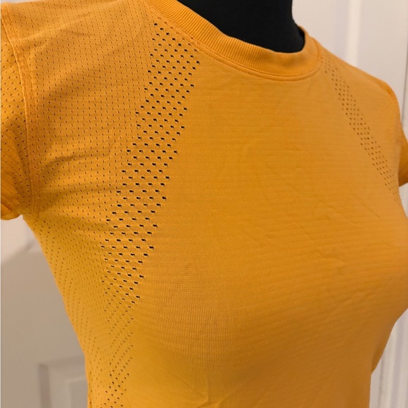 Lululemon Swiftly Tech Orange Short Sleeve Top Size 2 - Picture 2 of 5